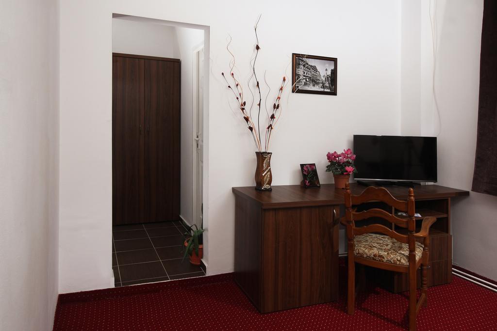 Hotel Pensiunea Floare De Colt Băile Herculane Exterior foto